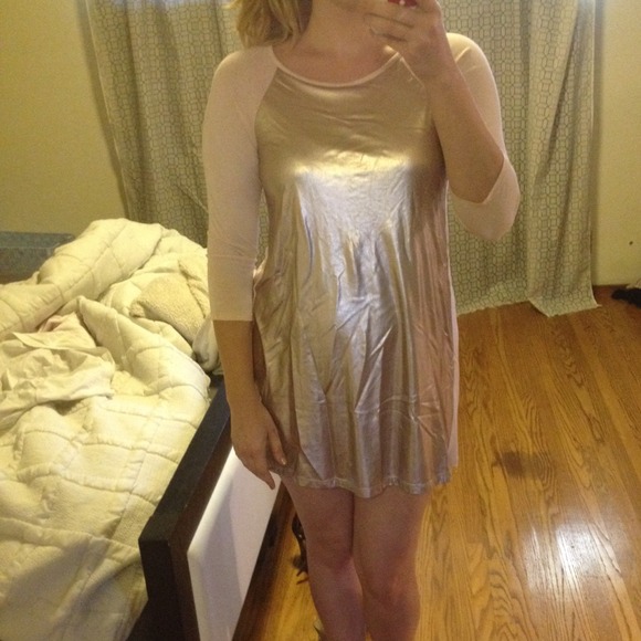 🔱SOLD 🔱Aiko foil dress - Picture 4 of 4