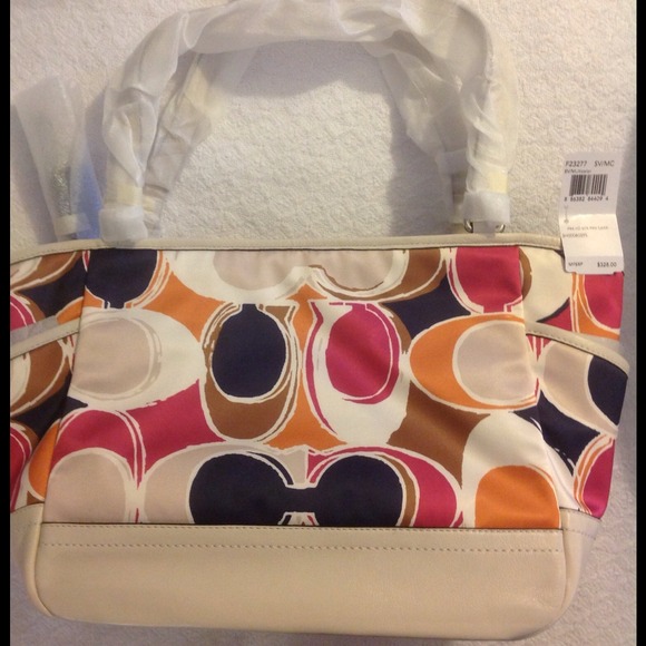 Coach NWT hand bag take 20% OFF - Picture 2 of 4