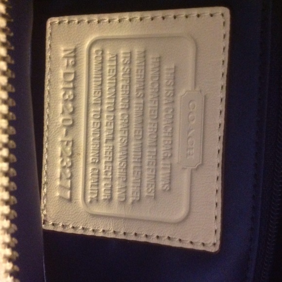 Coach NWT hand bag take 20% OFF - Picture 3 of 4