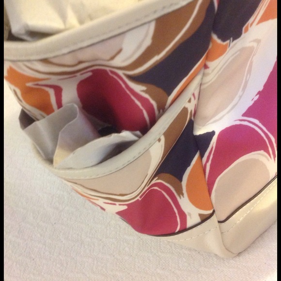 Coach NWT hand bag take 20% OFF - Picture 4 of 4