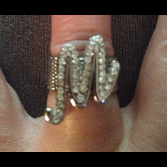 Initial ring. Size 6