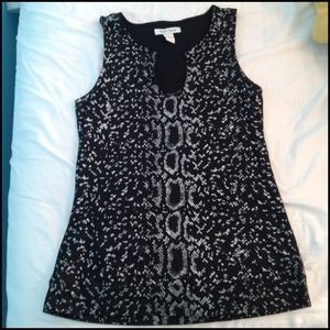 ❌SOLD IN BUNDLE Snakeskin tank with keyhole neck