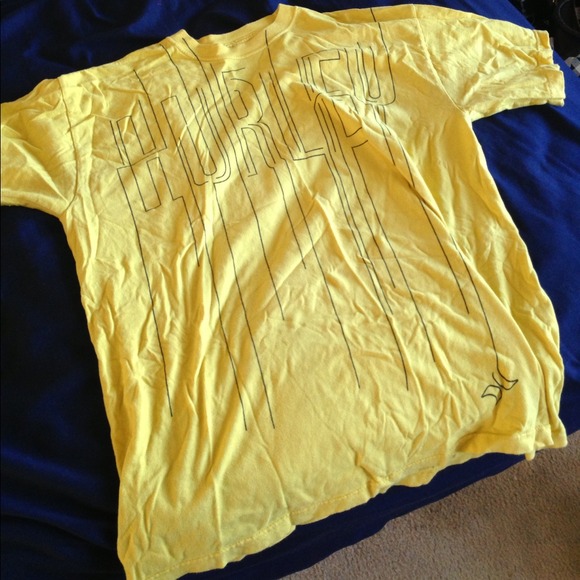 Hurley t shirt. - Picture 2 of 3