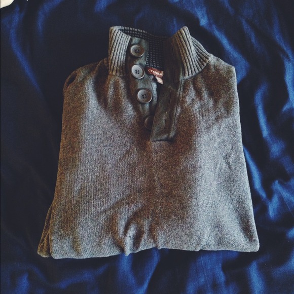 Thick grey sweater. - Picture 1 of 4