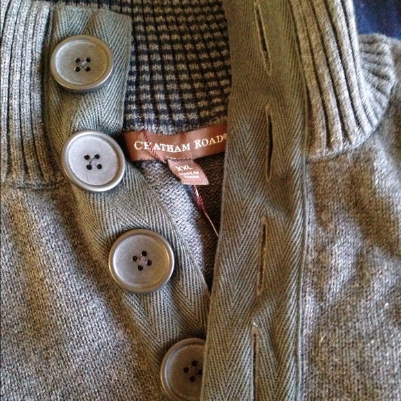 Thick grey sweater. - Picture 2 of 4