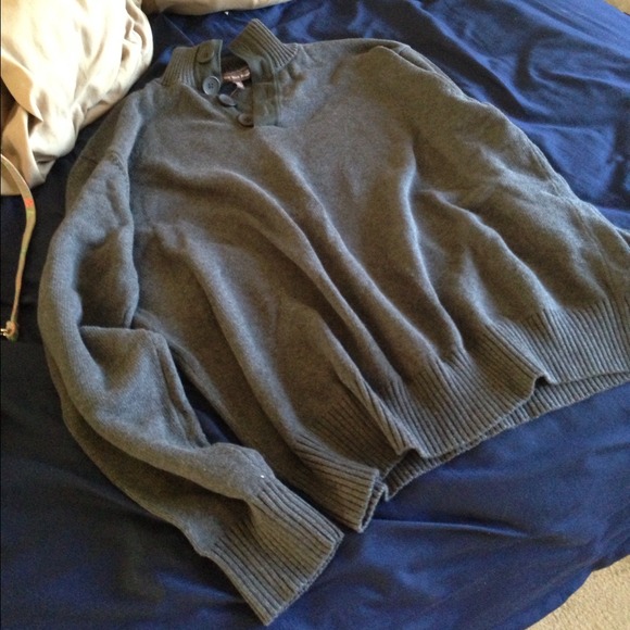 Thick grey sweater. - Picture 4 of 4