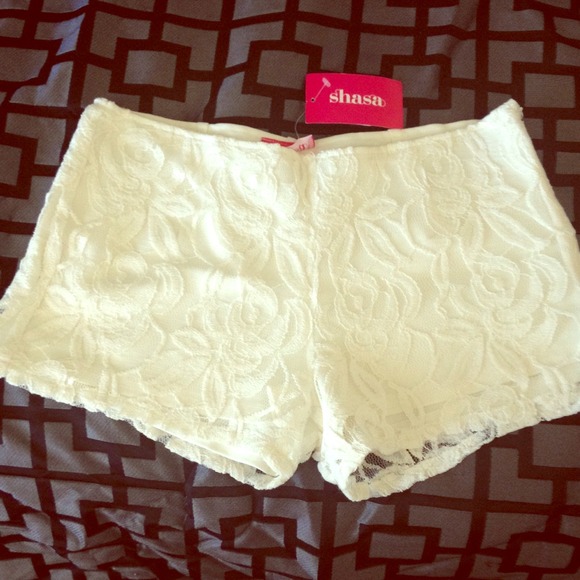 Pants - White Lace Shorts