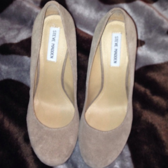 Steve Madden Tan Wedges