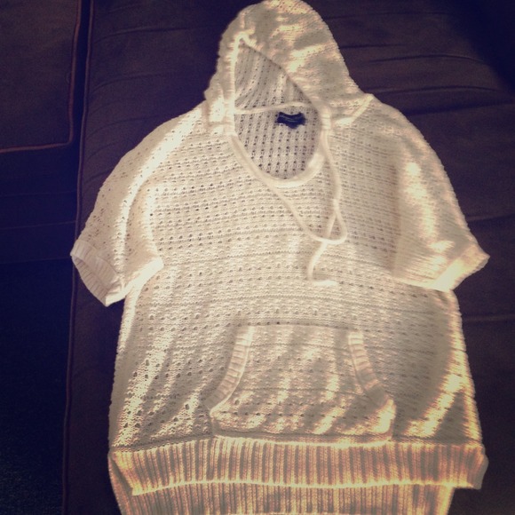 American Eagle short sleeve hooded sweater