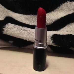 Mac rihanna riri woo lipstick