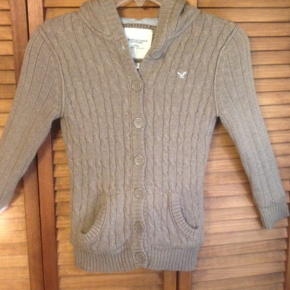 A well lined cotton American Eagle sweater