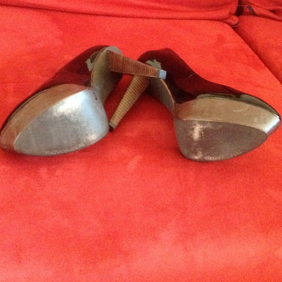 Black all leather pumps✅ PRICE✂$35 - Picture 3 of 4