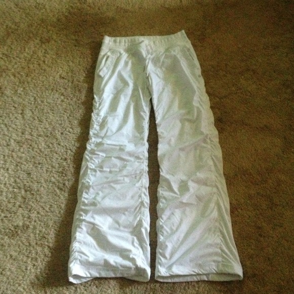 🍀SOLD🍀Lululemon size 8 lined studio pants