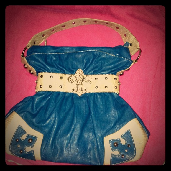 🎉SALE 🎉Beautiful 💝Flur de lis
