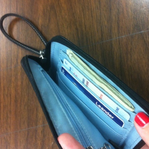 AUTHENTIC COACH WRISTLET❤️ - Picture 2 of 2