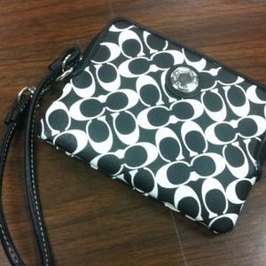 AUTHENTIC COACH WRISTLET❤️