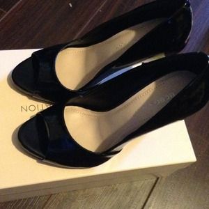 BCBG black pump