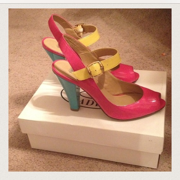 🎉🎉Host pick bold and beautiful party 3/19🎉🎉 - Picture 4 of 4