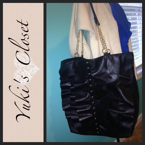 Bundle!!!! Black DSW purse with mini bag included