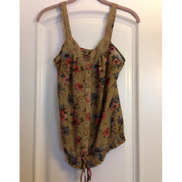 A cute sheer top perfect for a day out :)