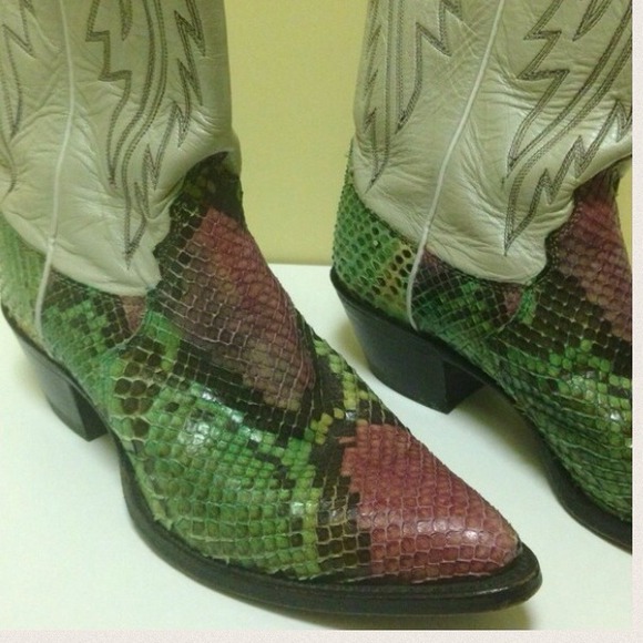 Host Pic ๐ White Leather/Alligator Justin Boots - Picture 2 of 4