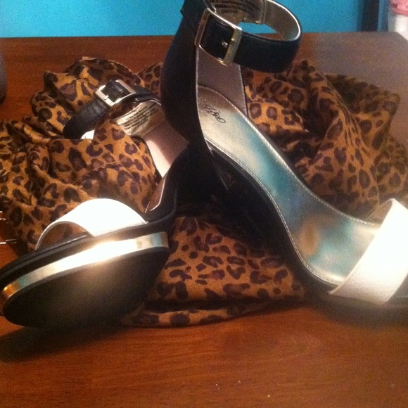 Size 9 Jessica Simpson style heels