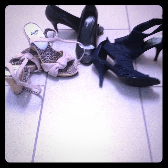 Bundle of size 7 shoes , take all for only $16