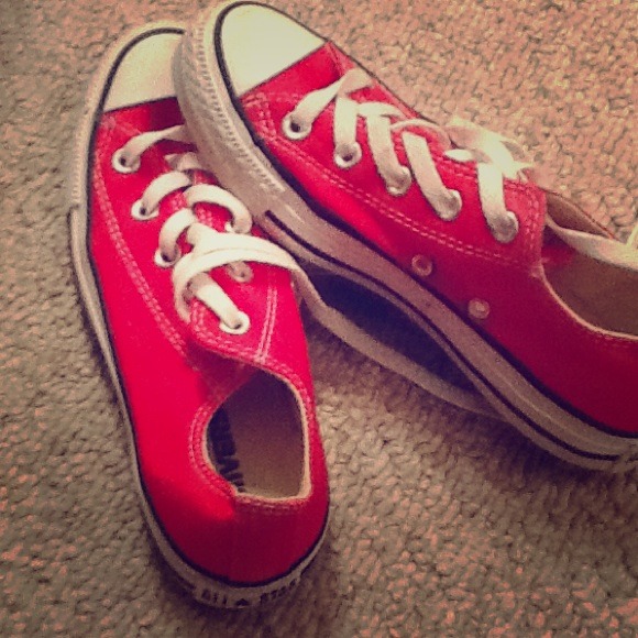 New red converse size 6