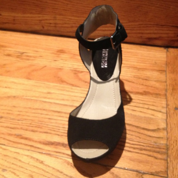 HELD Kenneth Cole Reaction micro suede wedge 8.5