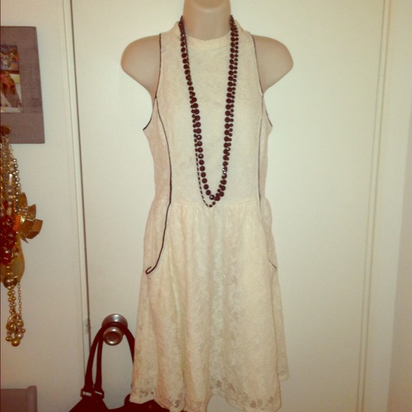 Beautiful  lace high neck cocktail dress!