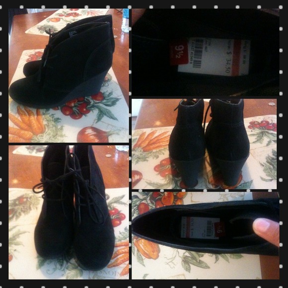 Black booties wedges