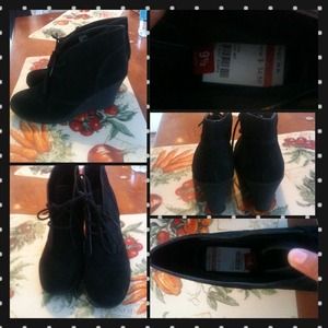 Black booties wedges