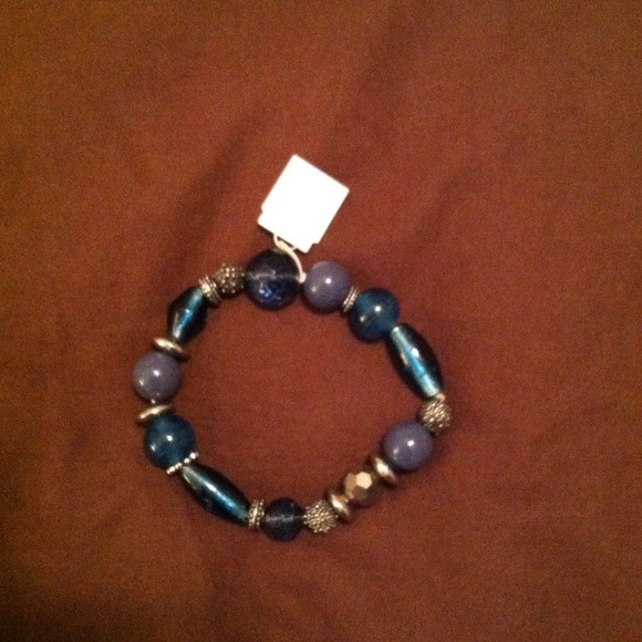 🌟gifted🌟Blue stretch bead bracelet
