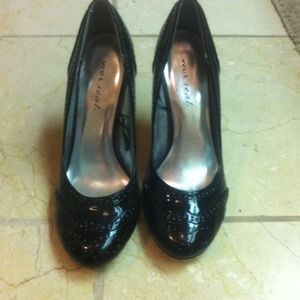 Wet seal patent leather heels