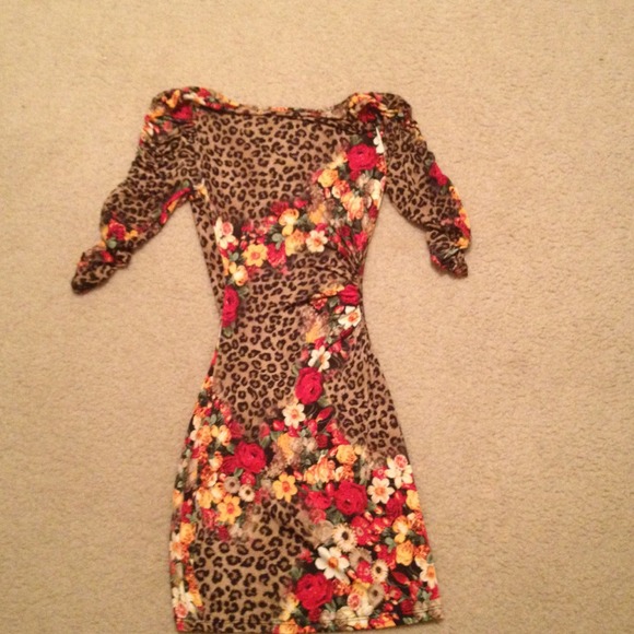 Leopard print with roses - Picture 2 of 3