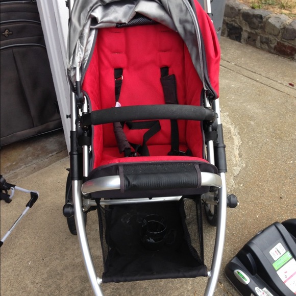đź’•SOLDđź’•Uppababy Vista- Red. Local pickup only - Picture 2 of 4