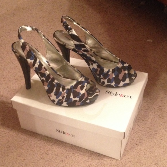 Shoes - Peep toe heels