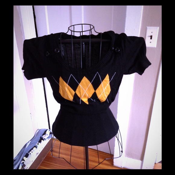 Black & mustard argyle pattern empire waist top