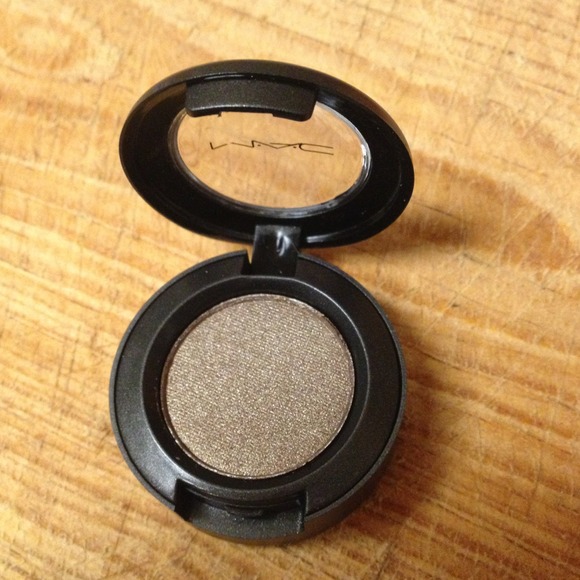 Mac eyeshadow ( SOLD) - Picture 1 of 1