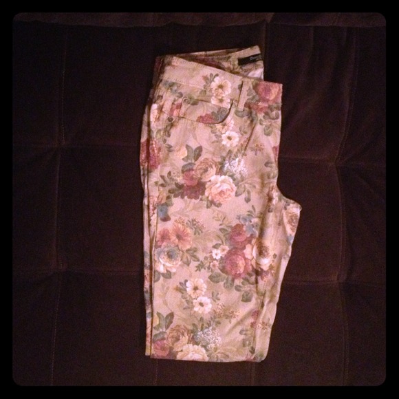 Flowered print pants