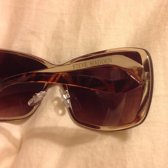 🌟New Authentic Steve Madden Sunglasses Gold/Print - Picture 3 of 4