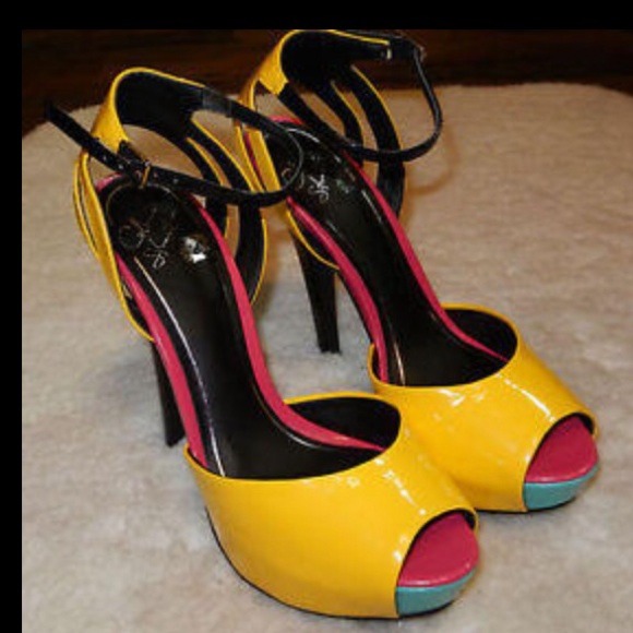 Colin Stuart peep toes