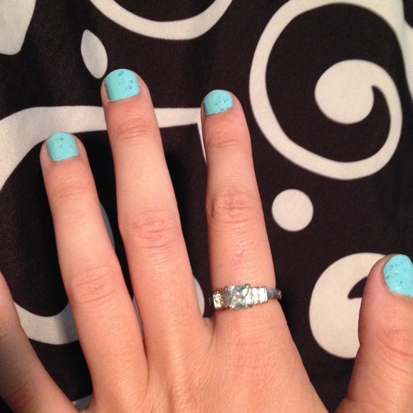 Fake Diamond Ring 💍 - Picture 2 of 3