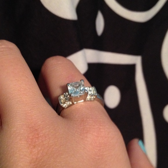 Fake Diamond Ring 💍 - Picture 3 of 3
