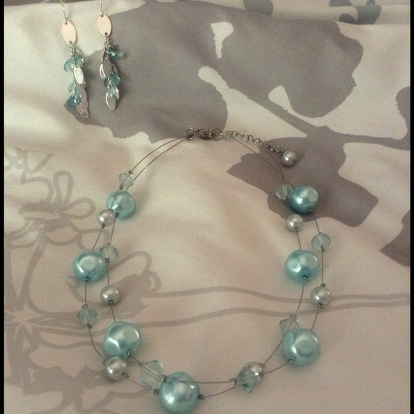 ⭐️AQUA BLUE BEADED Necklace and Earrings⭐️
