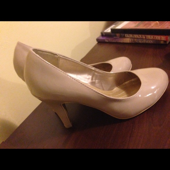 Shoe - Picture 3 of 3