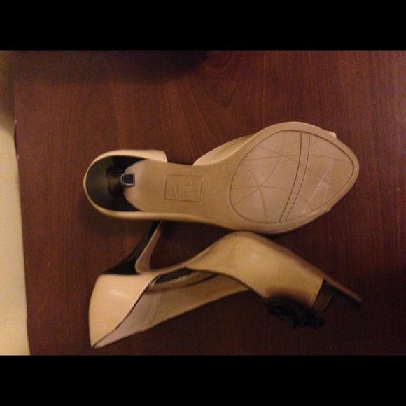 Shoe - Picture 2 of 2