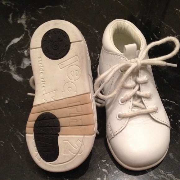 Size 5 learn 2 walk stride rite kids shoes