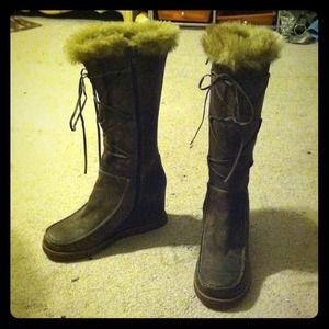 Laced fur top wedge boots