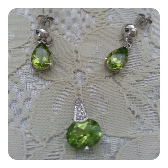Reserved for @wanlovefashion. Jewelry set